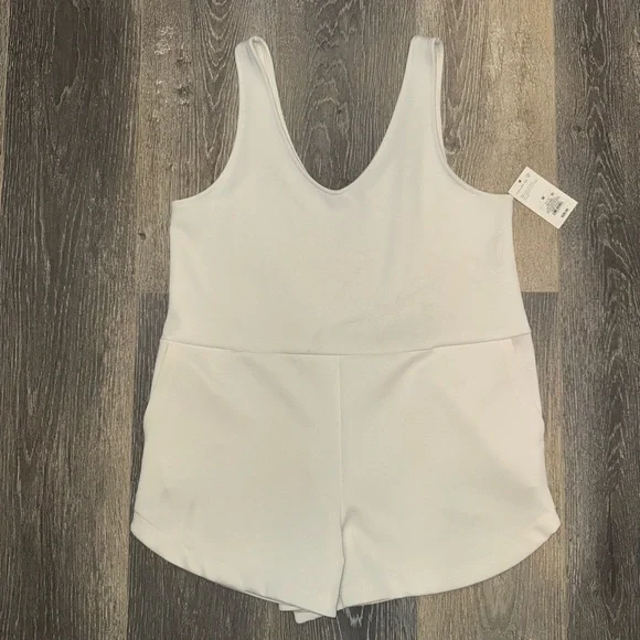 🚨 A new day Elegant cream Sleeveless Jumpsuit - Picture 2 of 2